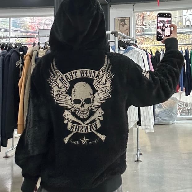 벤슨 핸드워머 스컬윙빅로고 플러피 후드자켓