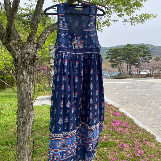 "멀리 떠나지 않아도 여행하는 기분을 주는 원피스”