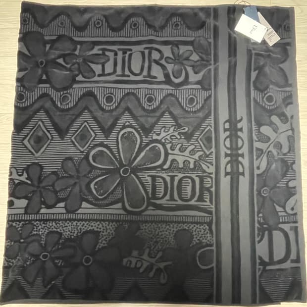 디올 비치 타올 블랭킷 겸용 새상품