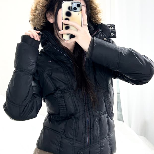 타미힐피거 미니로고 블랙 덕다운 울프죠 패딩
