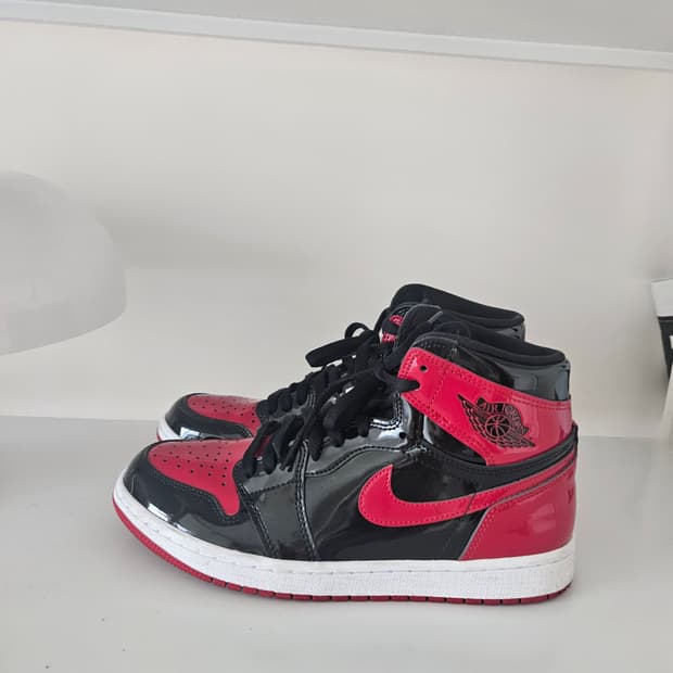 조던 1 레트로 하이 OG 페이턴트 브레드 (275)