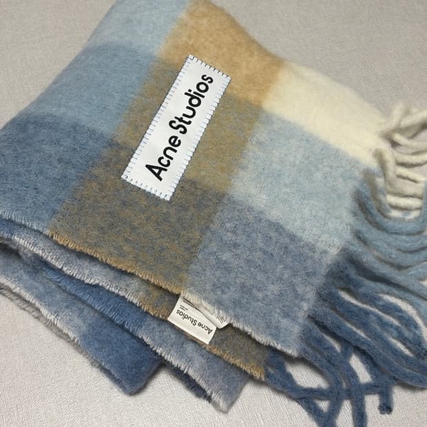 아크네 스튜디오 모헤어 체크 머플러 파스텔 블루 베이지
