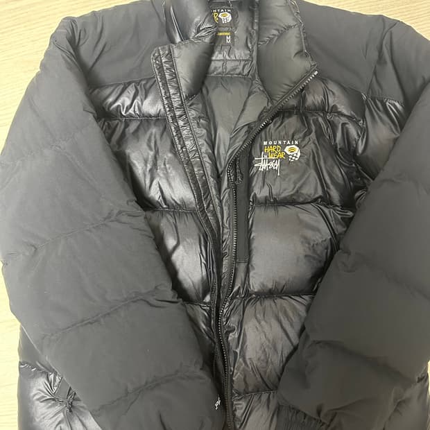 [M/1회착] 마운틴하드웨어 X 스투시 서브제로 다운 패딩 블랙