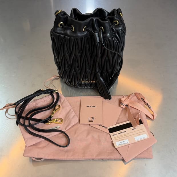 [리오브전포점] 미우미우 마테라쎄 레더 금장 버킷백 