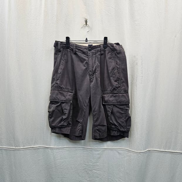 GAP 다크 그레이 카고 반바지