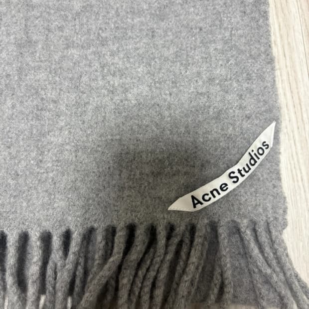 아크네 스튜디오 그레이 머플러 