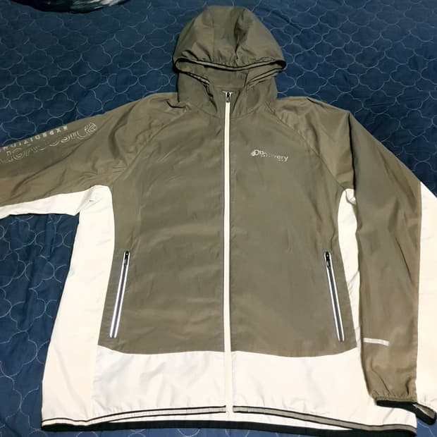 디스커버리 SS시즌 초경량 얇은 배색 후드 바람막이 (110)