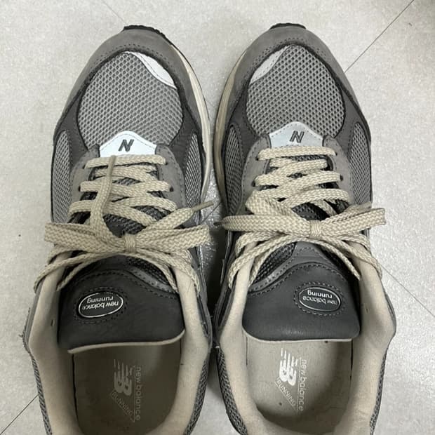 뉴발란스 2002R 프리미엄 빈티지 그레이 (270)