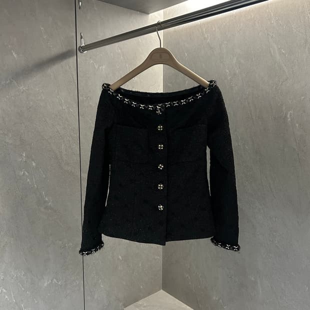 샤넬 공방 컬렉션 오프숄더 트위드 자켓