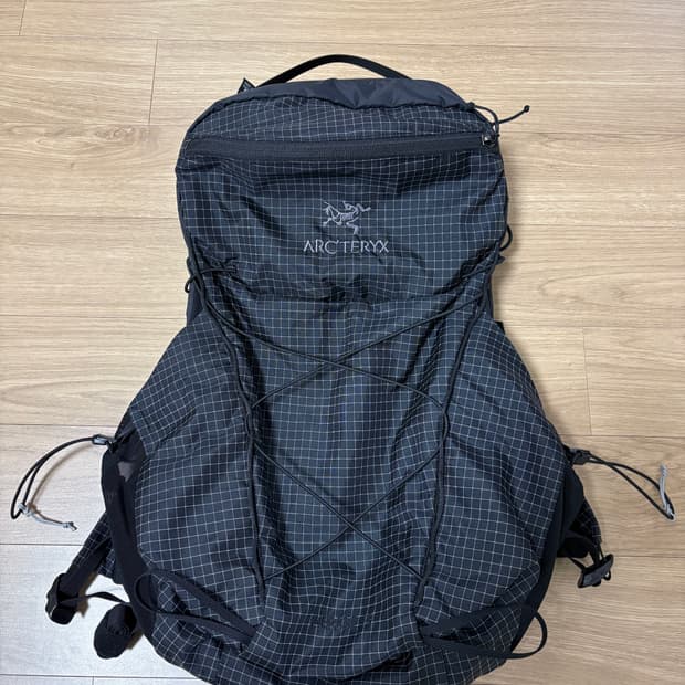 아크테릭스 에어리어스 18 백팩 (블랙)