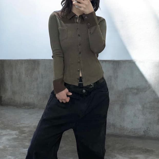 JPV FILFEE 브라운 배색 와플 블라우스