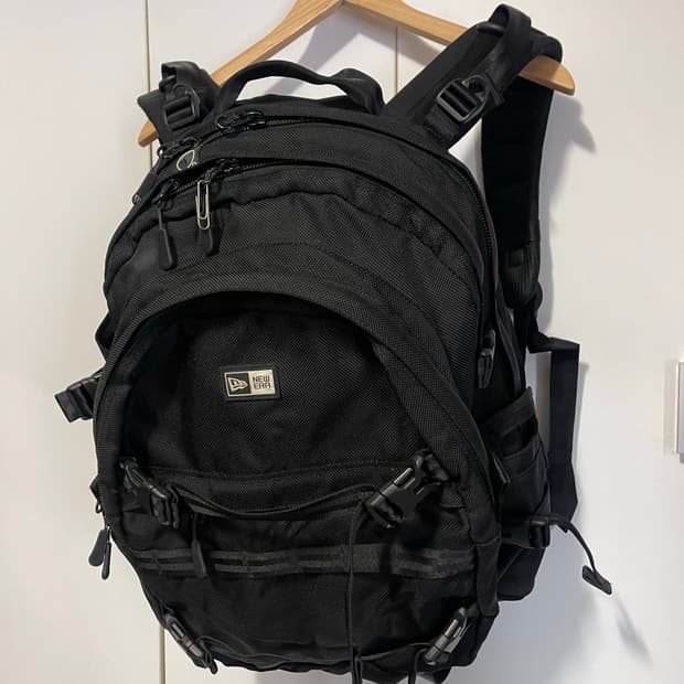 뉴에라 블랙 백팩