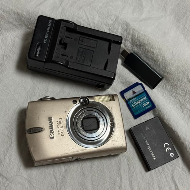 캐논 익서스750 ixus750 아일릿 원희 디카 ixy700