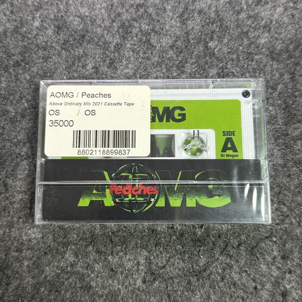 Peaches D8NE x AOMG 한정판 굿즈 믹스테이프 