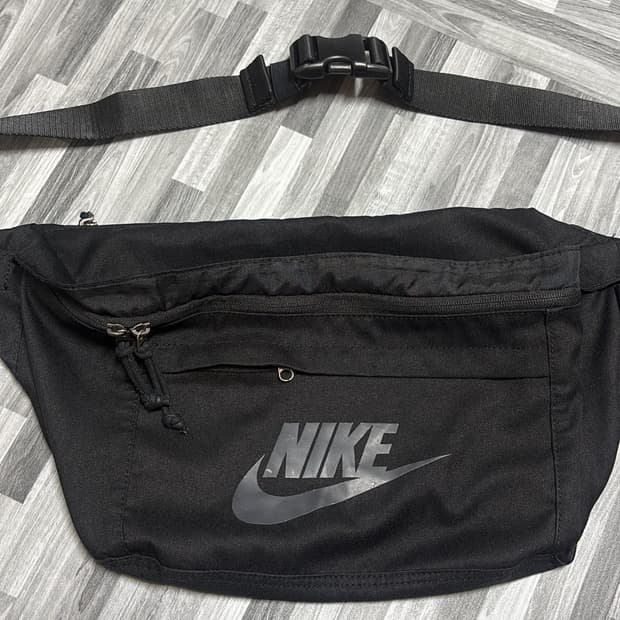 나이키 테크 힙팩 10L 블랙 힙색