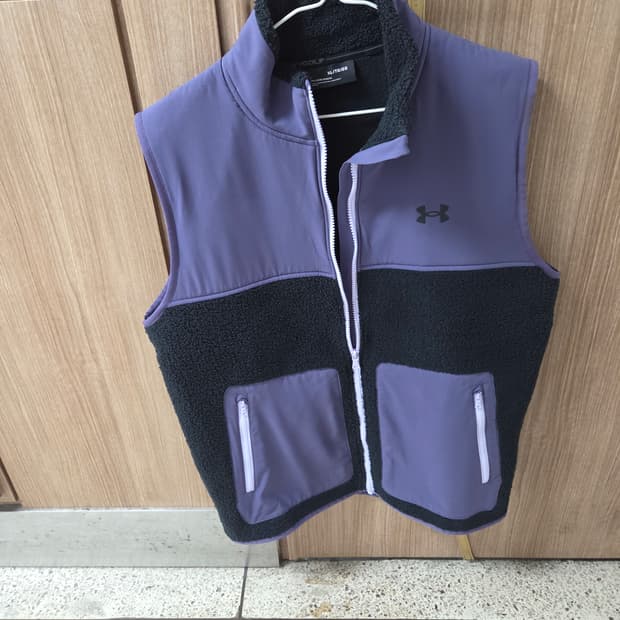언더아머 후리스 조끼