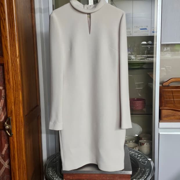 모조에스핀(MOJO.S.PHINE) 정품 베이지 긴팔 원피스 (85-91