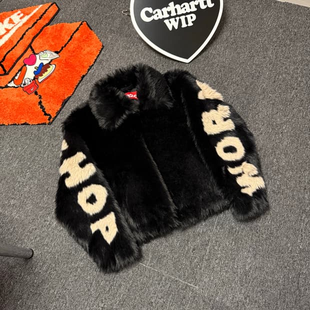 [M] 032c 24FW 안티 고갱 페이크 퍼 자켓 블랙