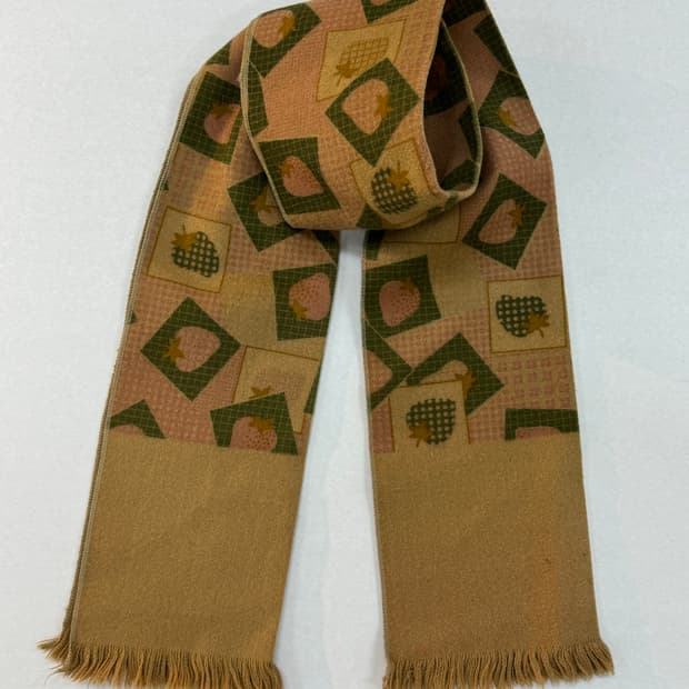 Strawberry pattern muffler