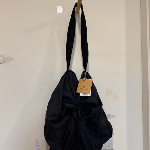 새상품 모노크롬 나일론 동그라미 숄더백