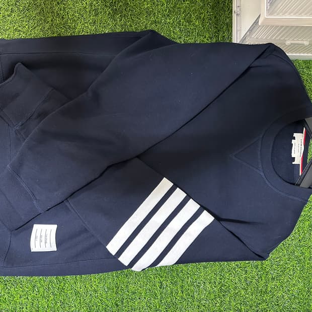 톰브라운 네이비 맨투맨