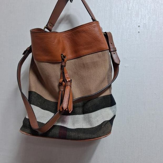 버버리 애쉬비 체크호보백 소가죽배색 큰사이즈