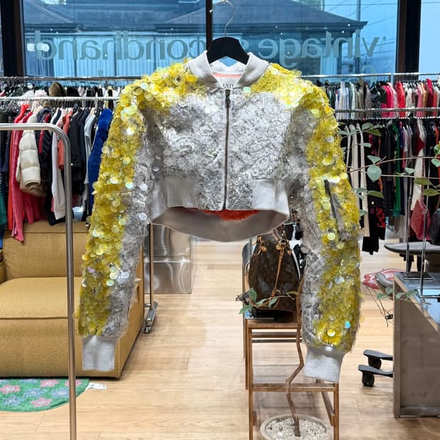 발렌티노 옐로우 스팽글 크롭 봄버 자켓 