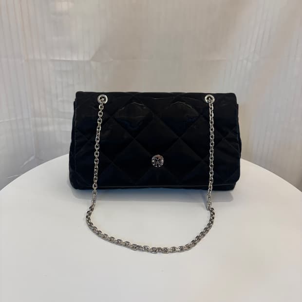 정품 메트로시티 글로시 퀄팅 숄더백    