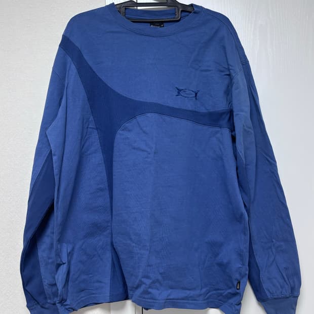 크리틱 긴팔티셔츠