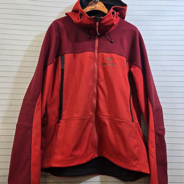 아크테릭스 시그마 SV 레드 후드 소프트쉘 자켓