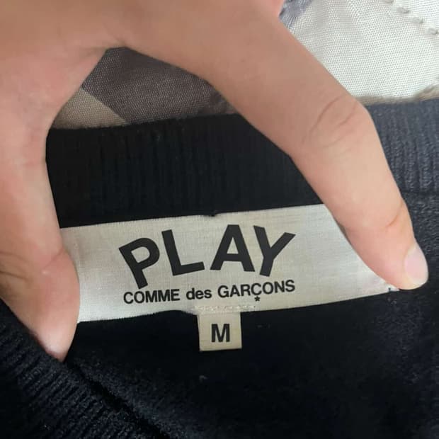 꼼데 브이넥 니트 급처 합니다