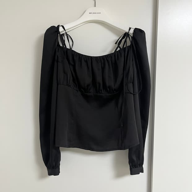 낫유어로즈 스퀘어넥 블라우스