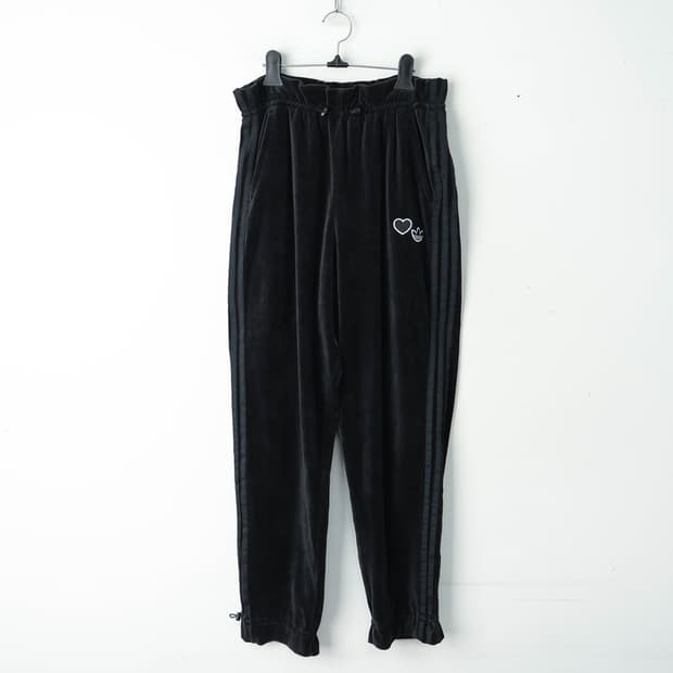 28/아디다스 VDAY 벨루어 트랙팬츠