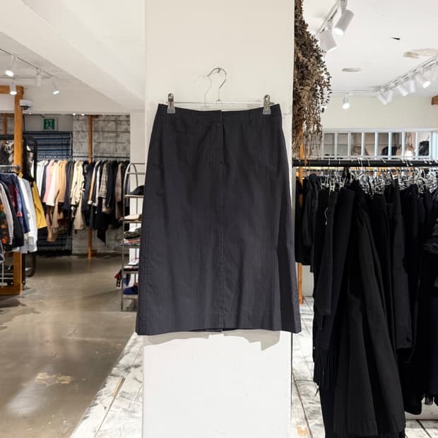 질샌더 차콜 스트라이프 H라인 미디 스커트