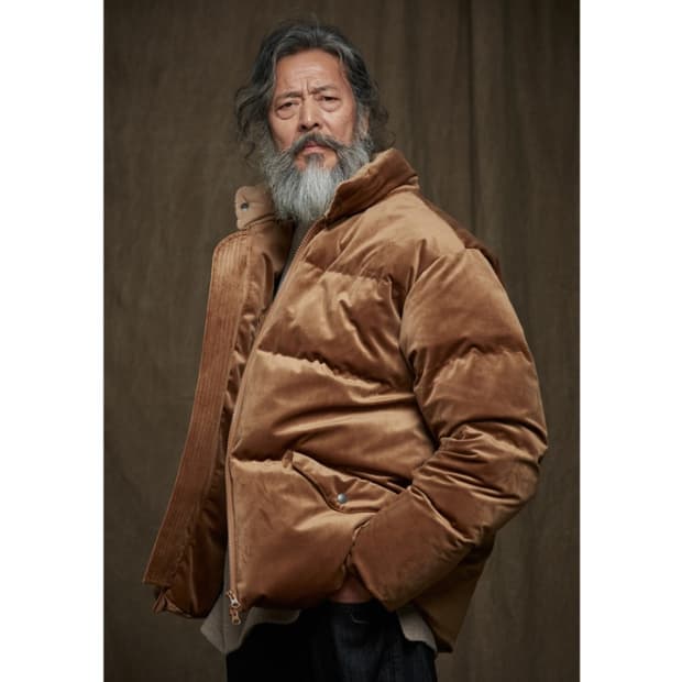 프리즘웍스 벨벳 덕다운 패딩 브라운