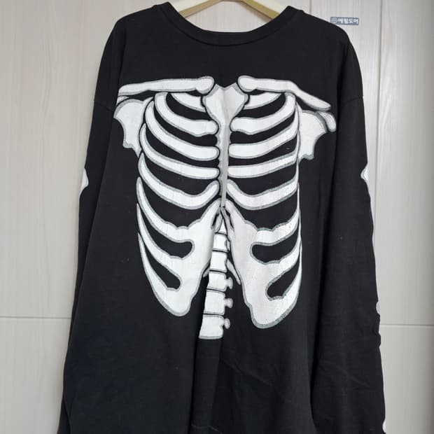 에센스룸 핑거프레스 도넛리벤지 해골 티셔츠