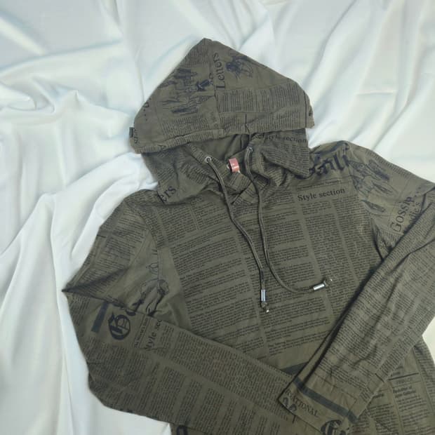 존갈리아노 뉴스페이퍼 프린팅 후드티 [BCFS11726-0971]