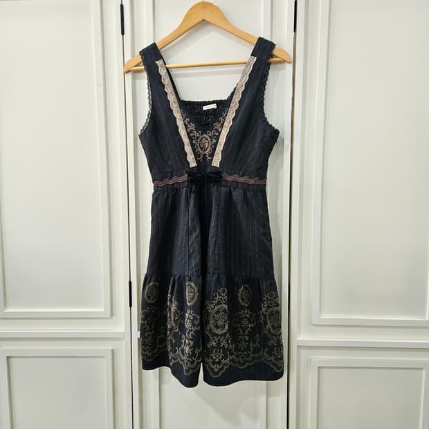 엑시즈팜 로맨틱 자수 원피스