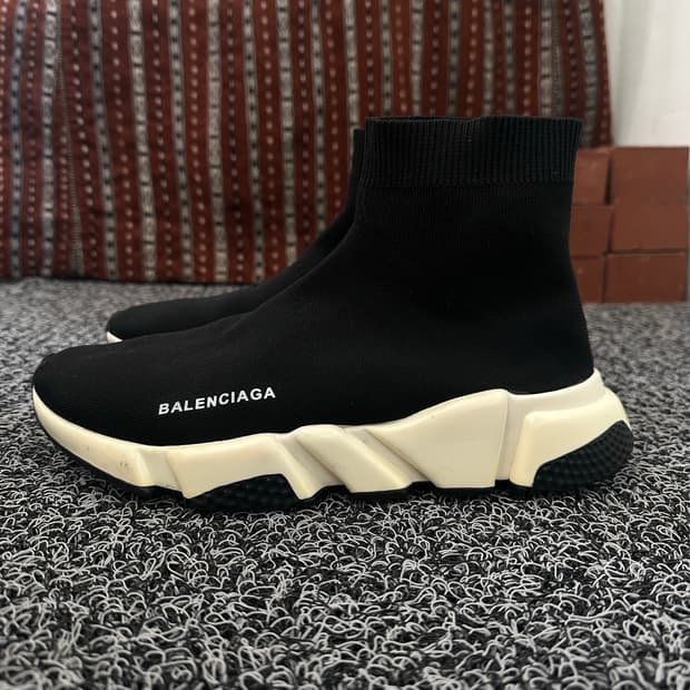 발렌시아가 스피드러너 블랙 250