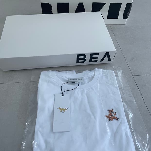 메종키츠네 반팔티