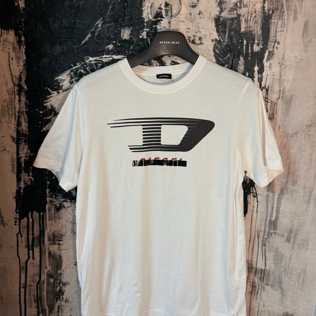 Diesel t-diego-b2 half t-shirt.