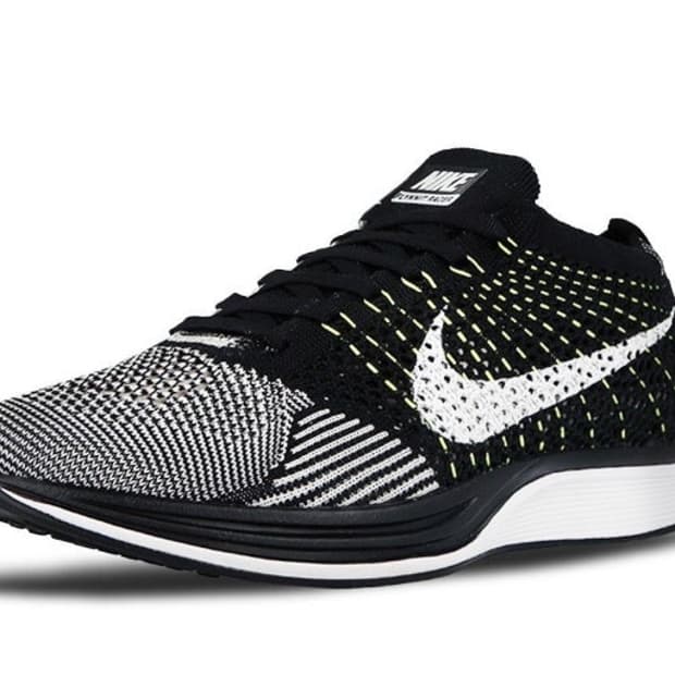 나이키 플라이니트 레이서 285 