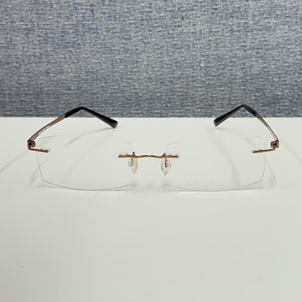 브라운 사각 무테 안경