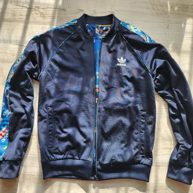 아디다스 그래픽 슈퍼스타 리버시블 양면 저지 트택탑 자켓. 져지 점퍼