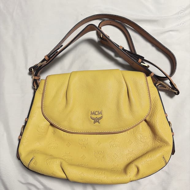 MCM 옐로우 숄더겸 크로스백
