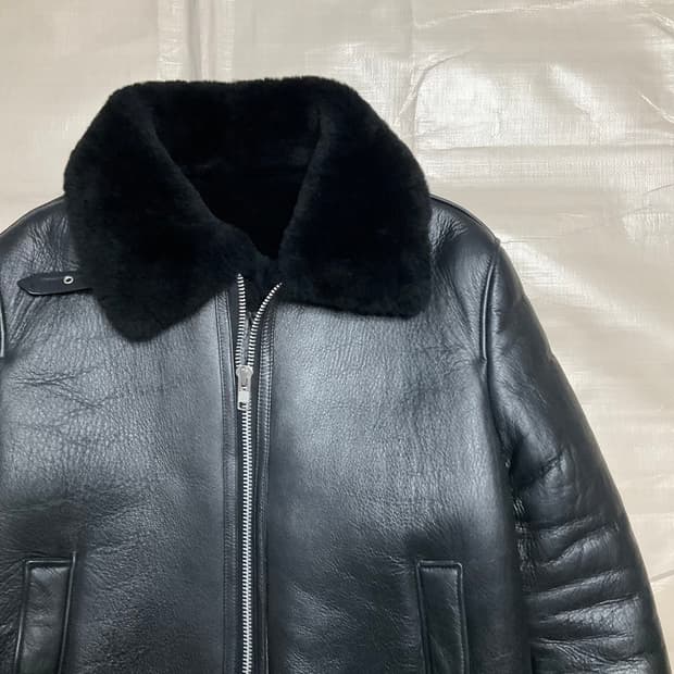 론트 리얼 레더 무스탕 M