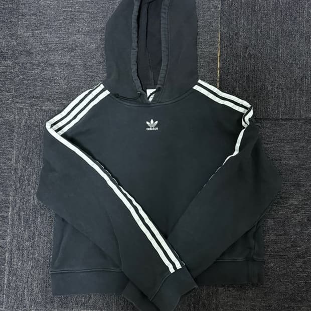 아디다스 중앙 로고 후드티