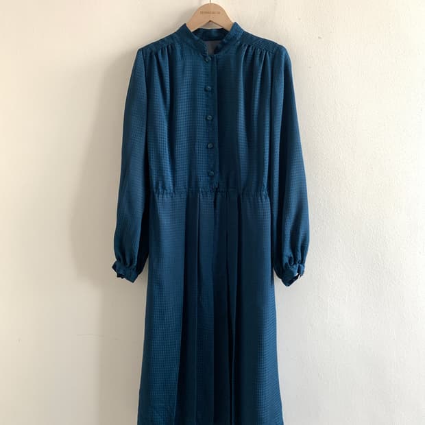 China collar belted dress