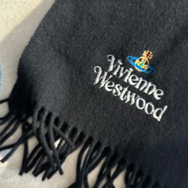 비비안웨스트우드 자수 목도리 머플러 블랙 팝니다