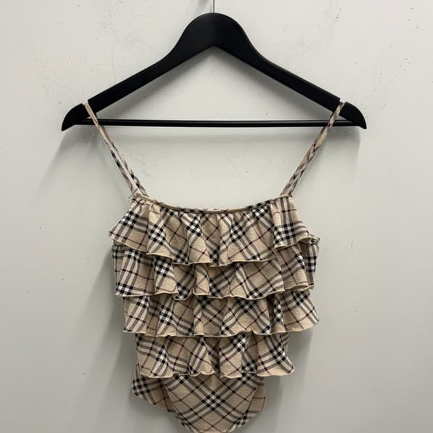 Burberry 버버리 노바체크 프릴 슬리브리스 탑 36